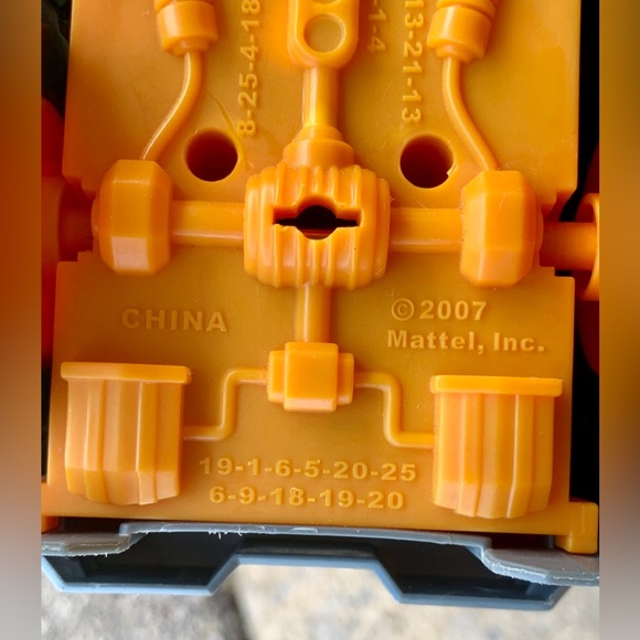 Large Mattel Matchbox Construction Utility Extending Crane Toy Truck - Picture 11 of 16